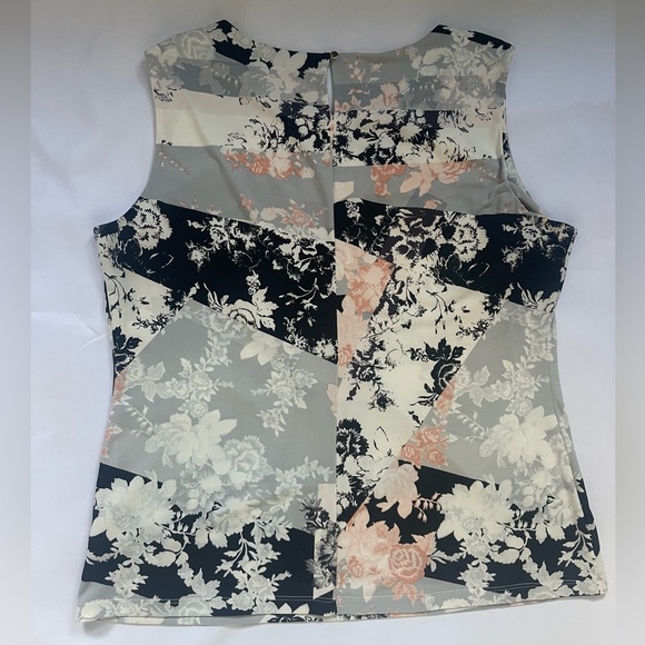 Calvin Klein tank with pleaded neckline size XL, 95% polyester 5% spandex - Picture 4 of 6